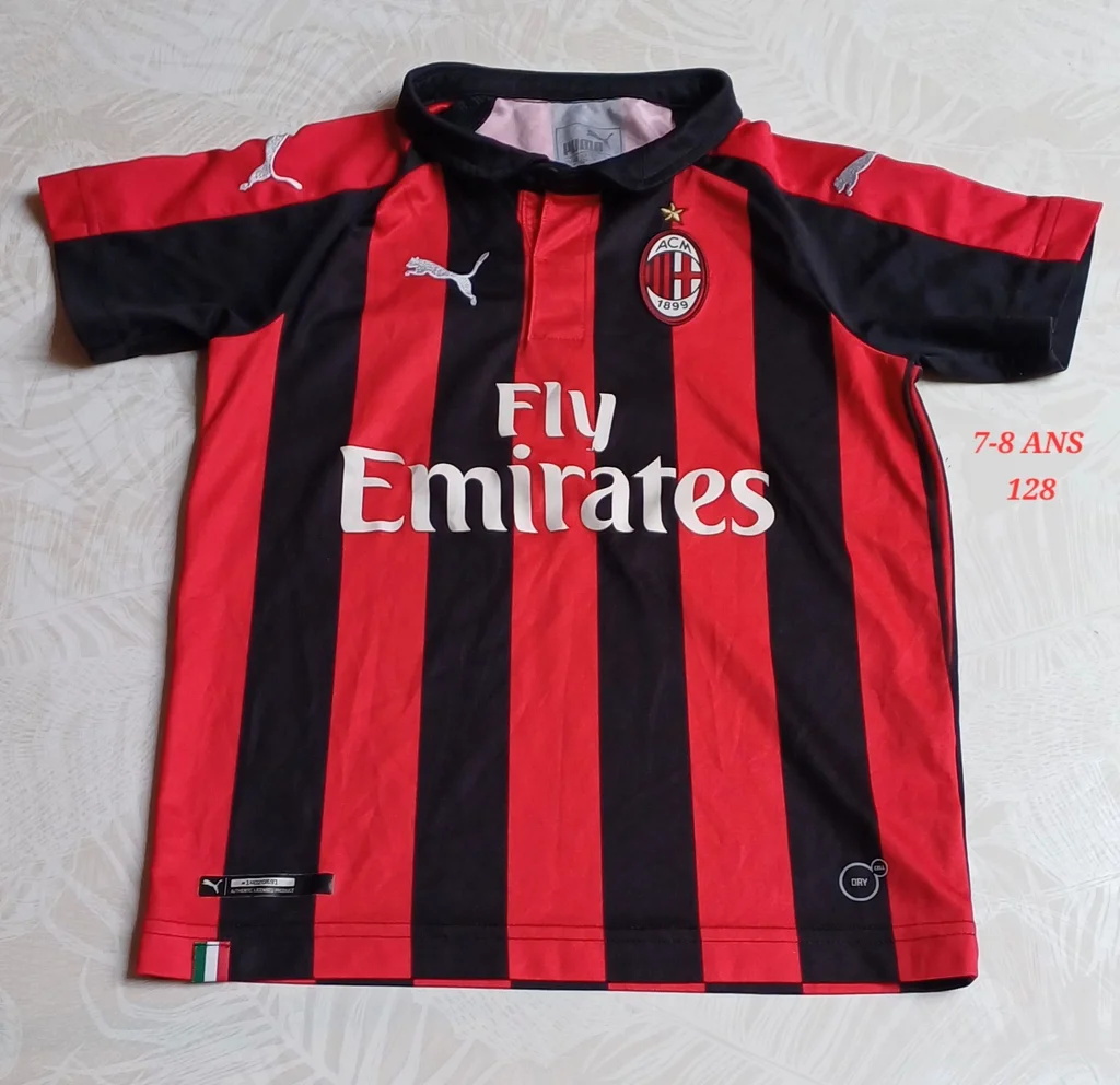 Maillot de foot milan 7/8ans neuf